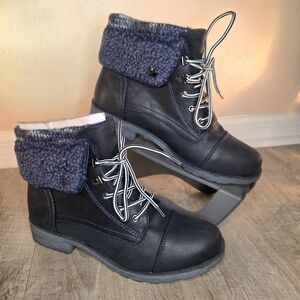 White Mountain Navy Lace Up Ankle Boots with Lining